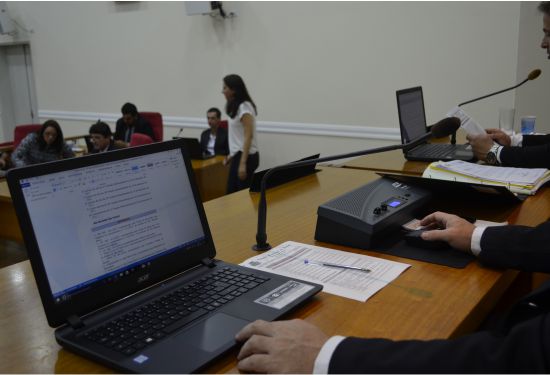 Câmara investe na aquisição de notebooks para uso dos vereadores em sessões